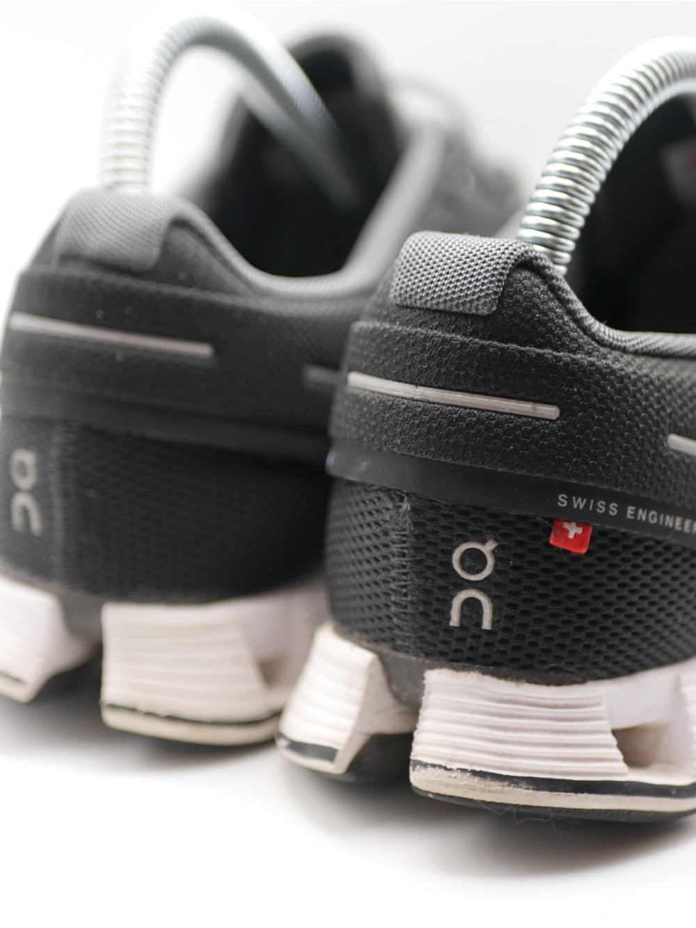 On cloud Running Black Athletic Running Shoes - Picture 5 of 12